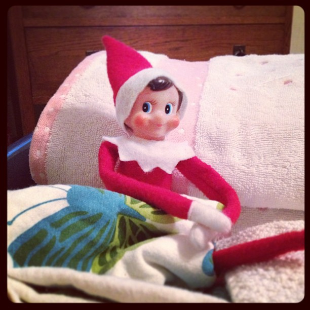 Day 11: Helping out with the laundry. #thedailyscout #elfontheshelf #scenesfromtherockhouse