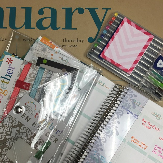 Day 22/365: We're almost four weeks into the new year and I'm still faithfully using my Life Planner. It's a MIRACLE, I tell ya! It doesn't hurt that I got the New Year's Clutch in the mail this morning. #tazandbellyhappen #happymailday