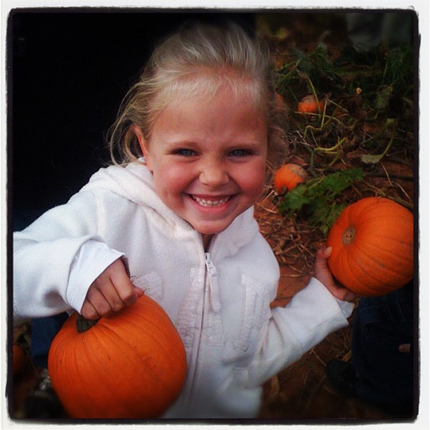 LOVE getting midday updates from my best girl!! Happy first field trip :). #oldbakerfarm #halloween #kindergarten #sherodethebusforthefirsttime #shewouldntletmego #mysisterhateshashtags