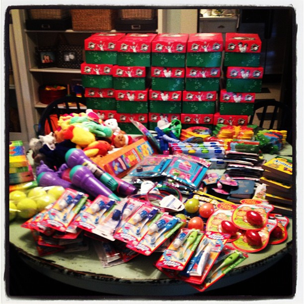 Packing shoeboxes with my sister! @kaminw #operationchristmaschild #samaritanspurse #merrychristmas