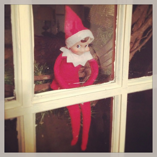 Day 19: Trapped outside! #thedailyscout #elfontheshelf #scenesfromtherockhouse