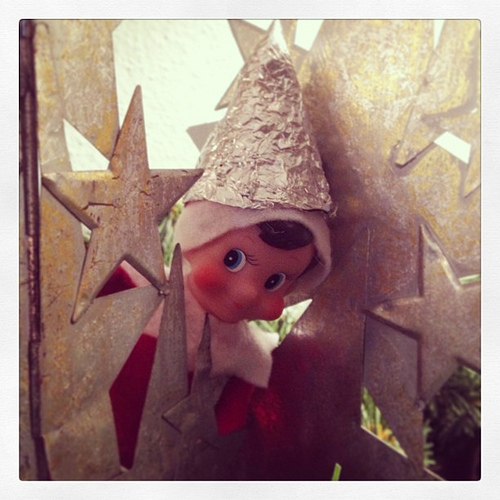 Day 21: Hiding from the apocalypse in a tin foil hat! #thedailyscout #elfontheshelf #scenesfromtherockhouse