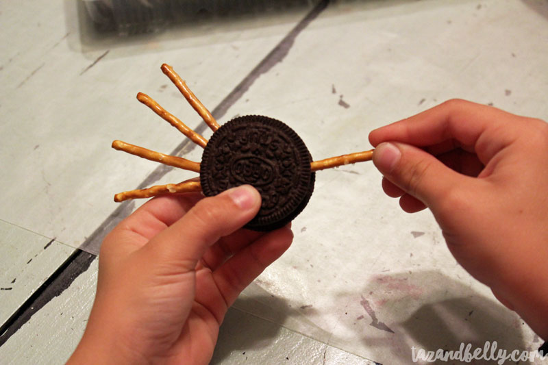 Easy Spider Oreo Cookies | tazandbelly.com