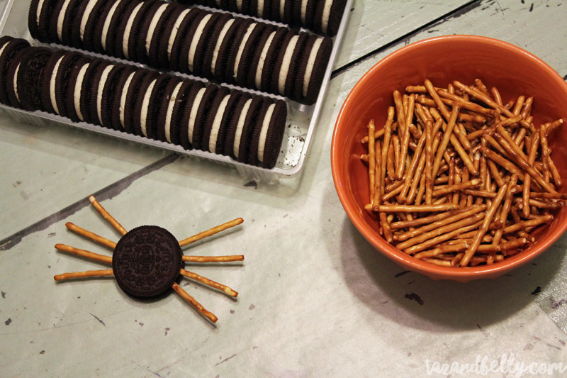 Easy Spider Oreo Cookies | tazandbelly.com