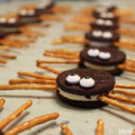 Last Minute Halloween Treats | Easy Spider Oreos