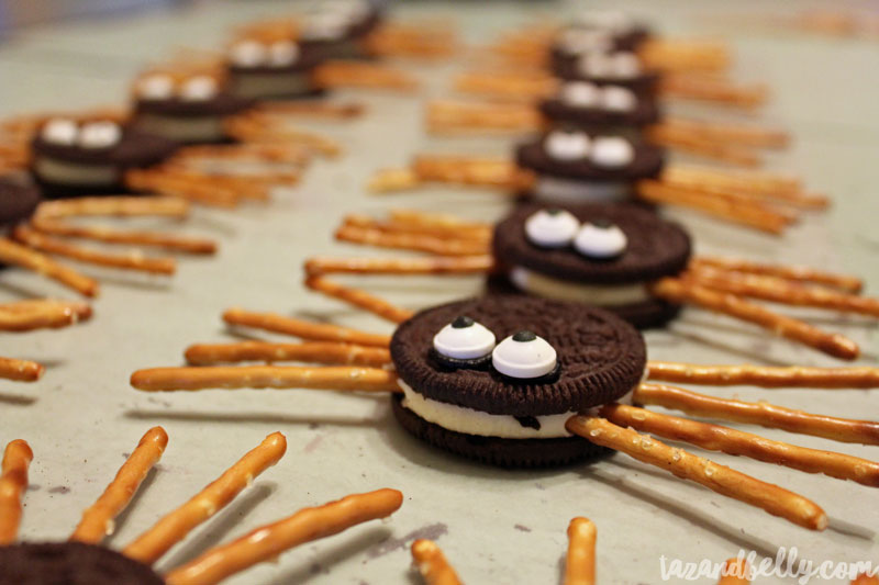 Easy Spider Oreo Cookies | tazandbelly.com