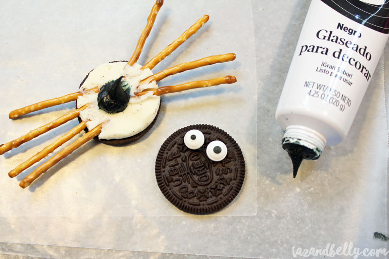 Easy Spider Oreo Cookies | tazandbelly.com