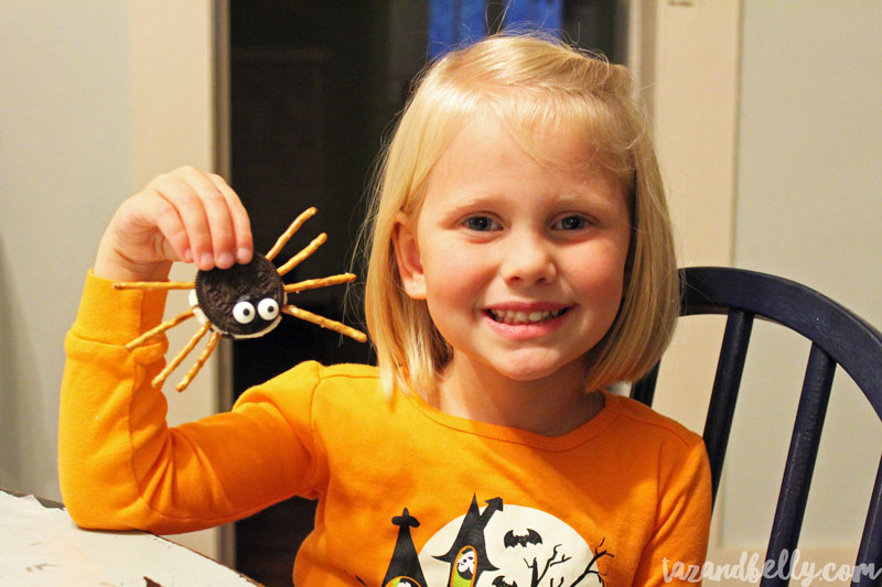 Easy Spider Oreo Cookies | tazandbelly.com