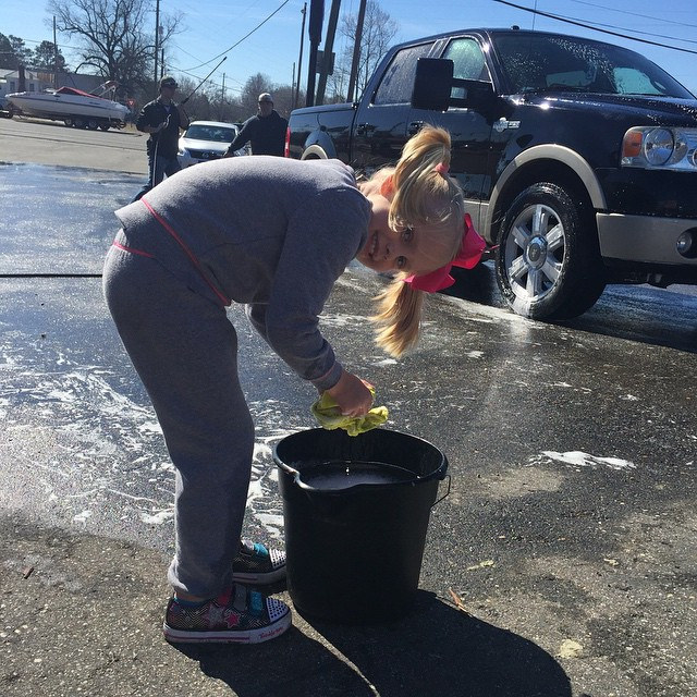 Day 38/365: I was supposed to be headed out of town for two weeks {for work}, but instead we're crashing the baseball team car wash to visit Coach Daddy! #tazandbellyhappen