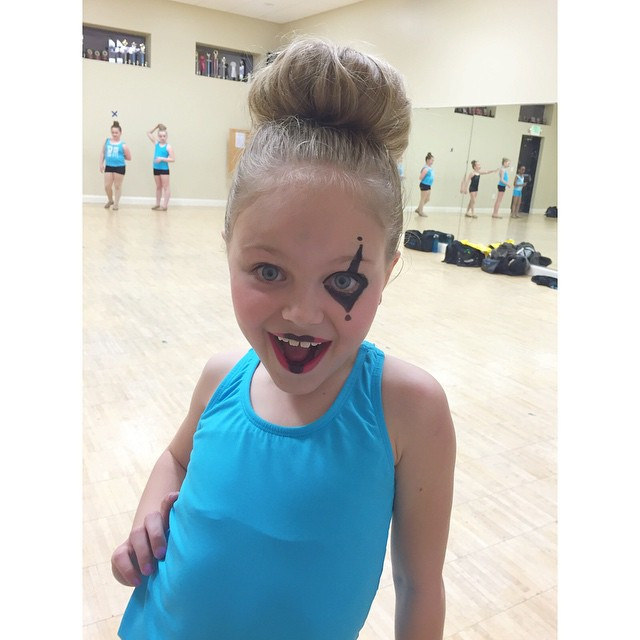 Day 62/365: Can I be a #dancemom for just one second? We are just over a week away from the first competition of the season and these girls are working hard! Our mime makeup still needs a little work, but we're getting there. 👯👯 #tazandbel