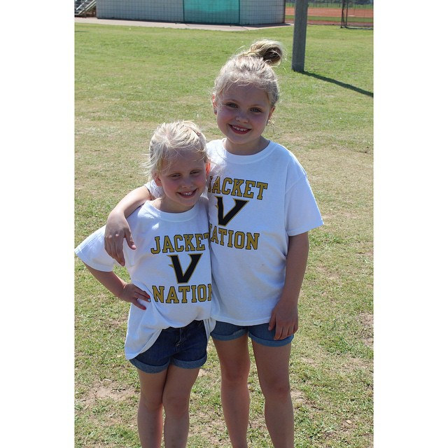 Today is for baseball! 🐝⚾️#tazandbellycamp #baseballatthebeach #jacketbaseball