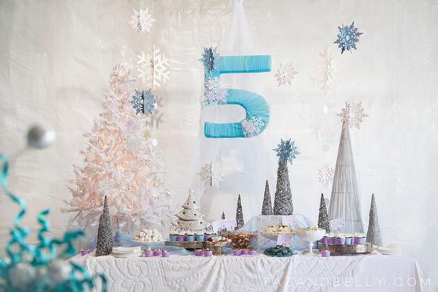 DIY Frozen Birthday Party | tazandbelly.com