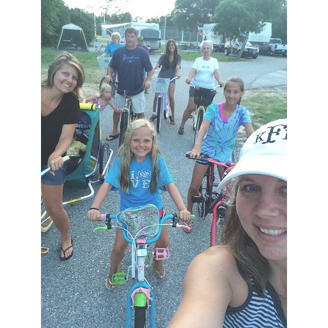 A little late-night bike ride with the fam!! //We tried taking one while moving and it was a disaster. Those poor people in the back? Strangers who got caught up in our tomfoolery. 🚴🚴🚴🚴🚴🚴:bicycli