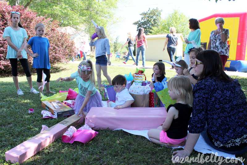 DIY Unicorn Party | tazandbelly.com